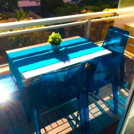 Riviera Beach Apartment *